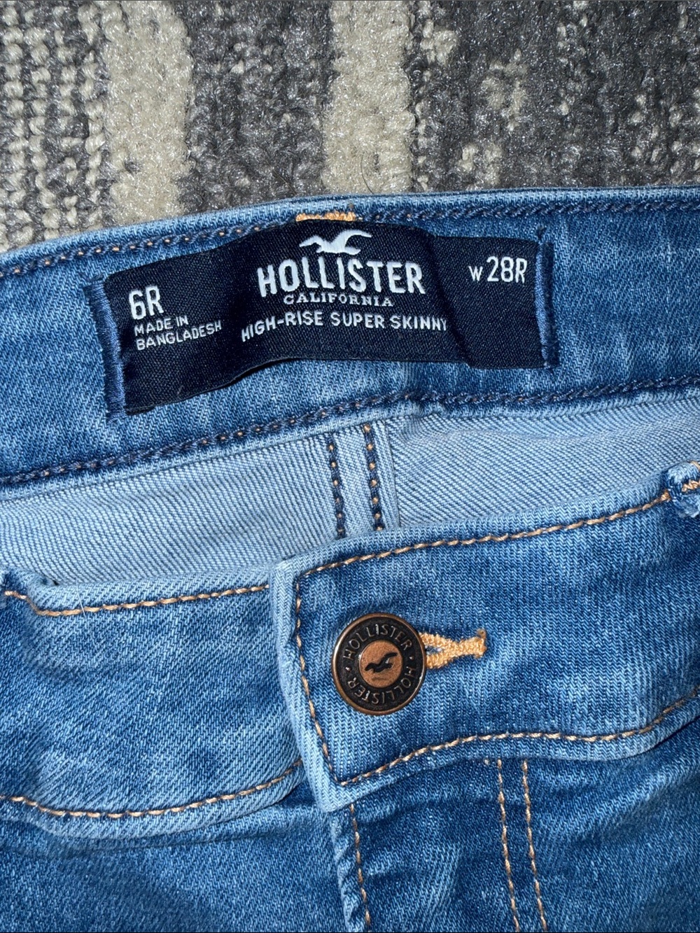 Size 6 / 28 Hollister High Rise Light Blue Super Skinny Jeans. Super nice - Picture 5 of 5